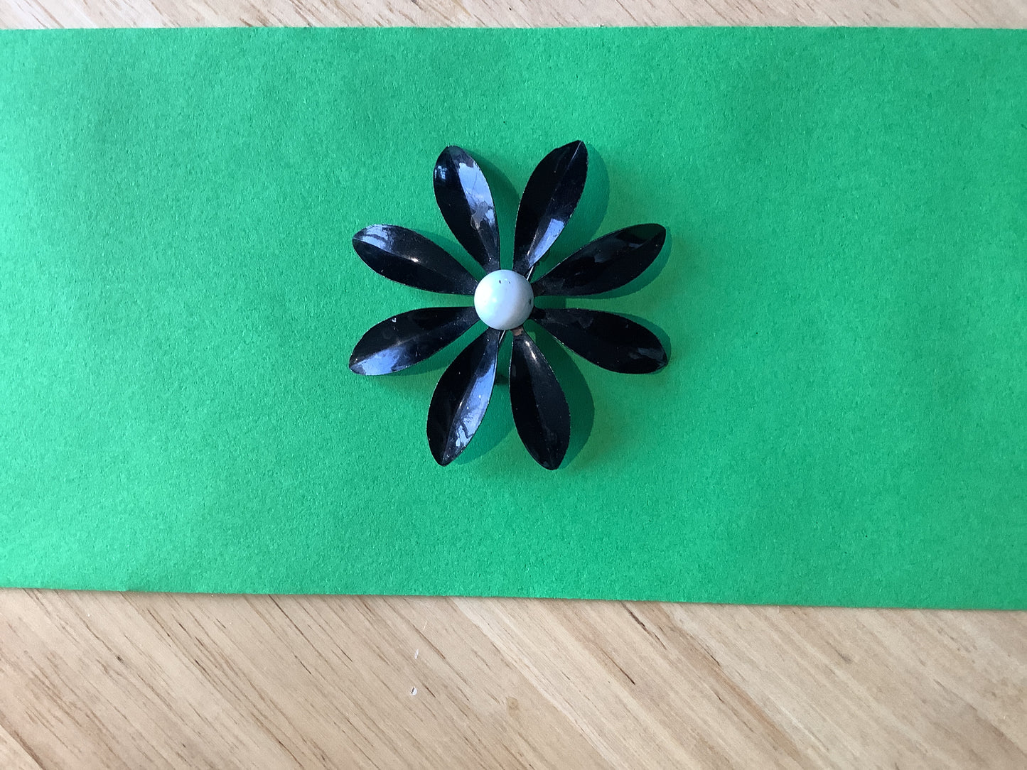 Vintage Enamel Daisy Brooch