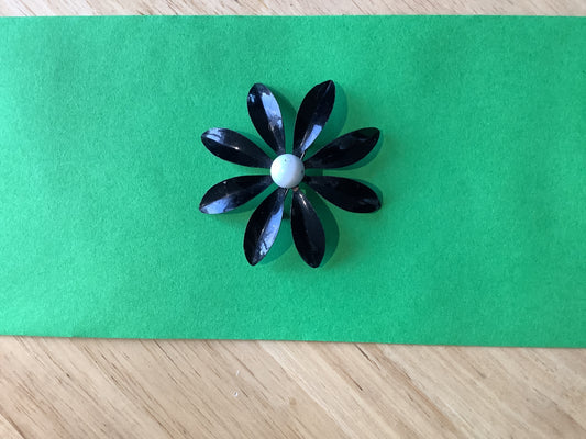 Vintage Enamel Daisy Brooch