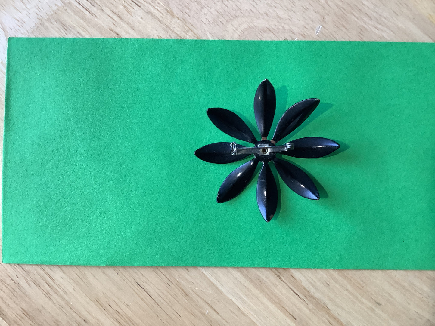 Vintage Enamel Daisy Brooch