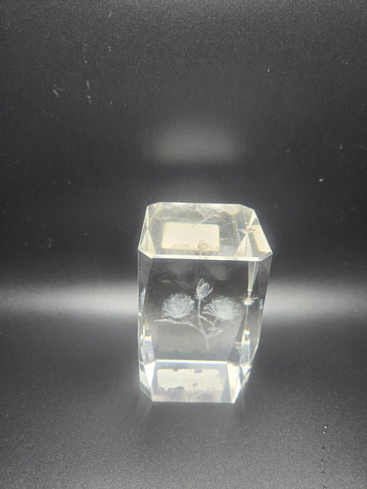 Paper weight with flowers