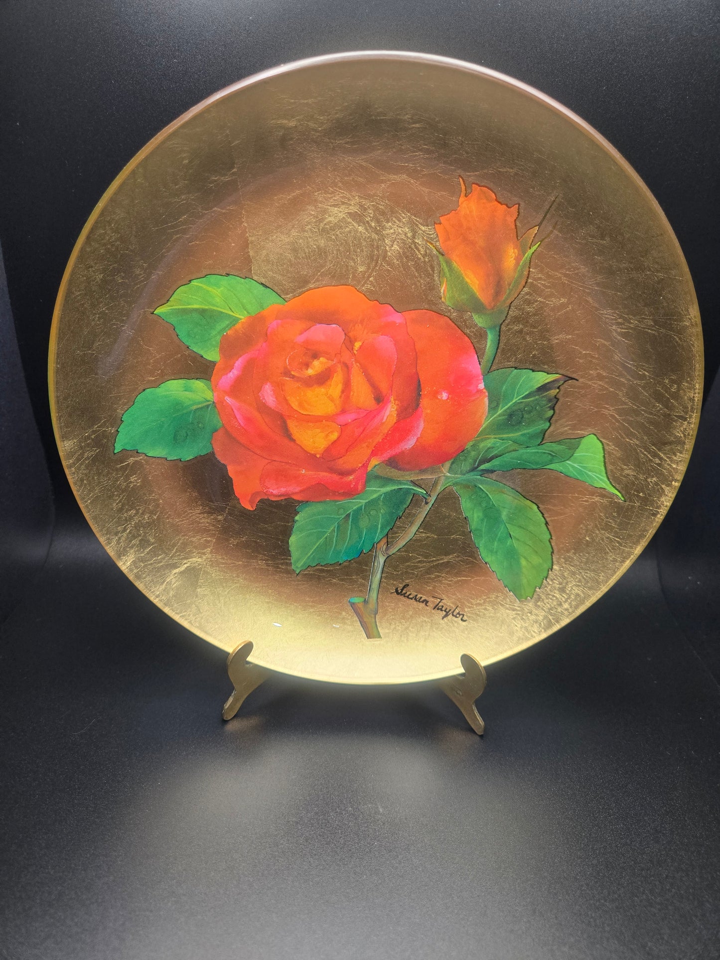 Dish with roses