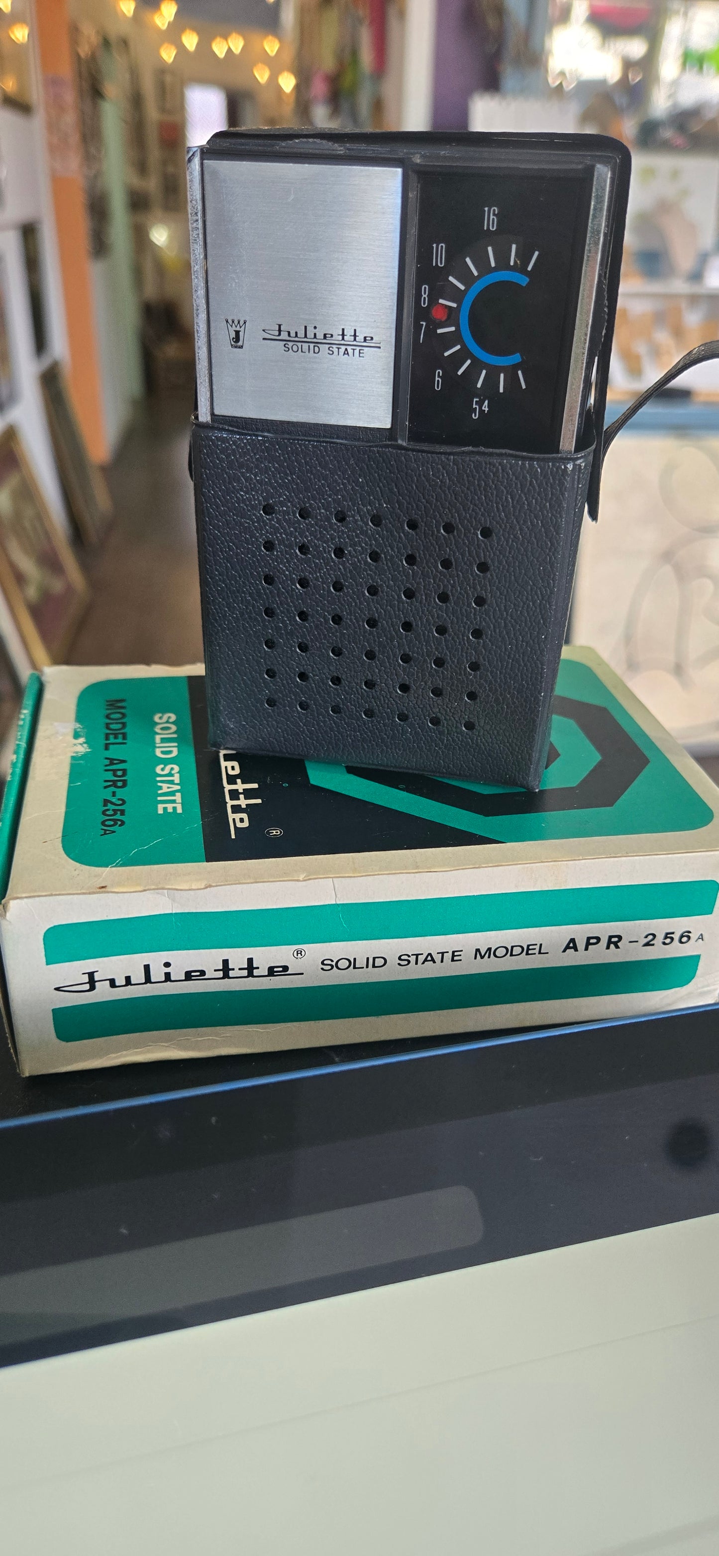 Juliette Solid State Pocket Radio