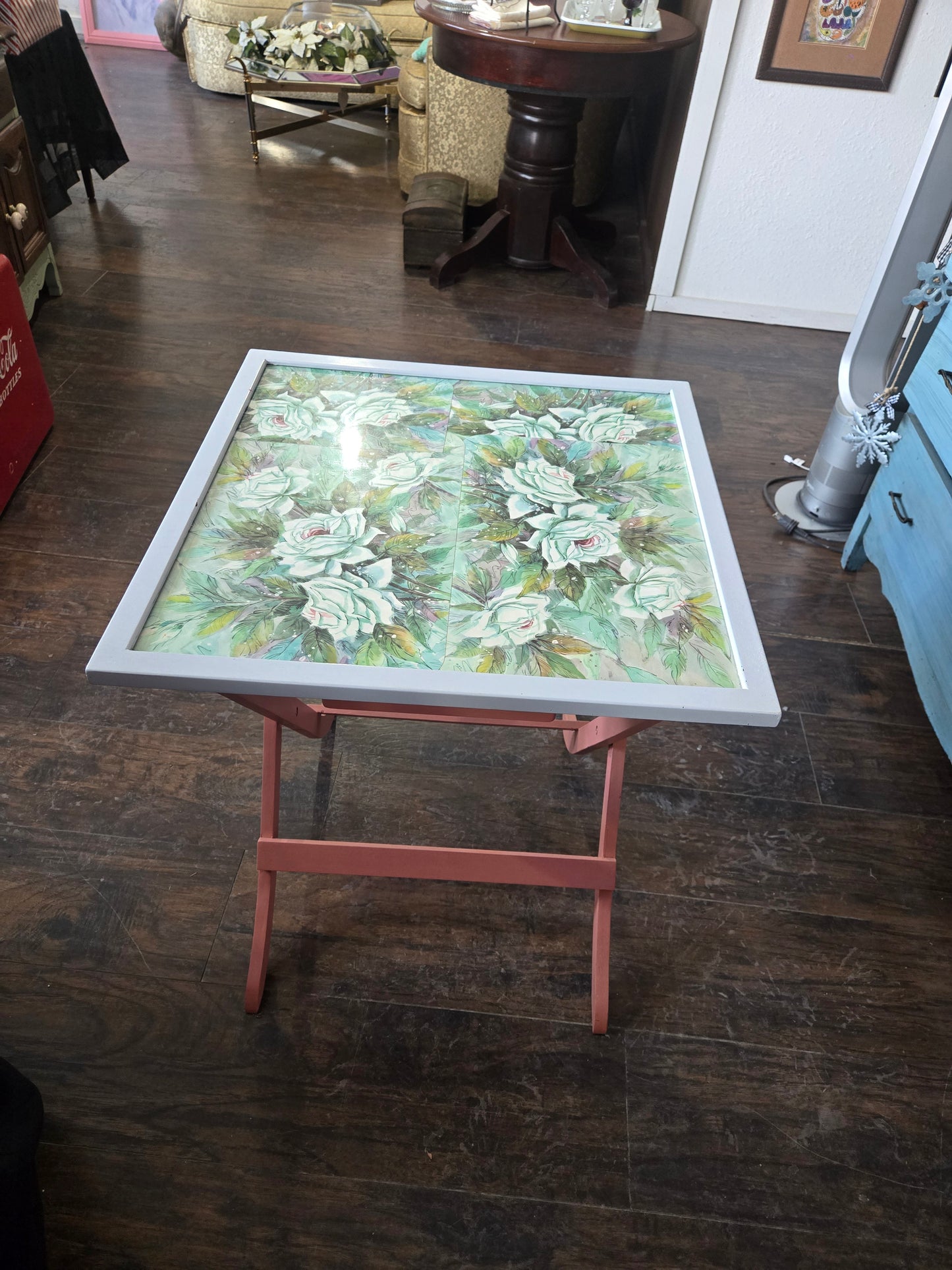 Fold up table with floral