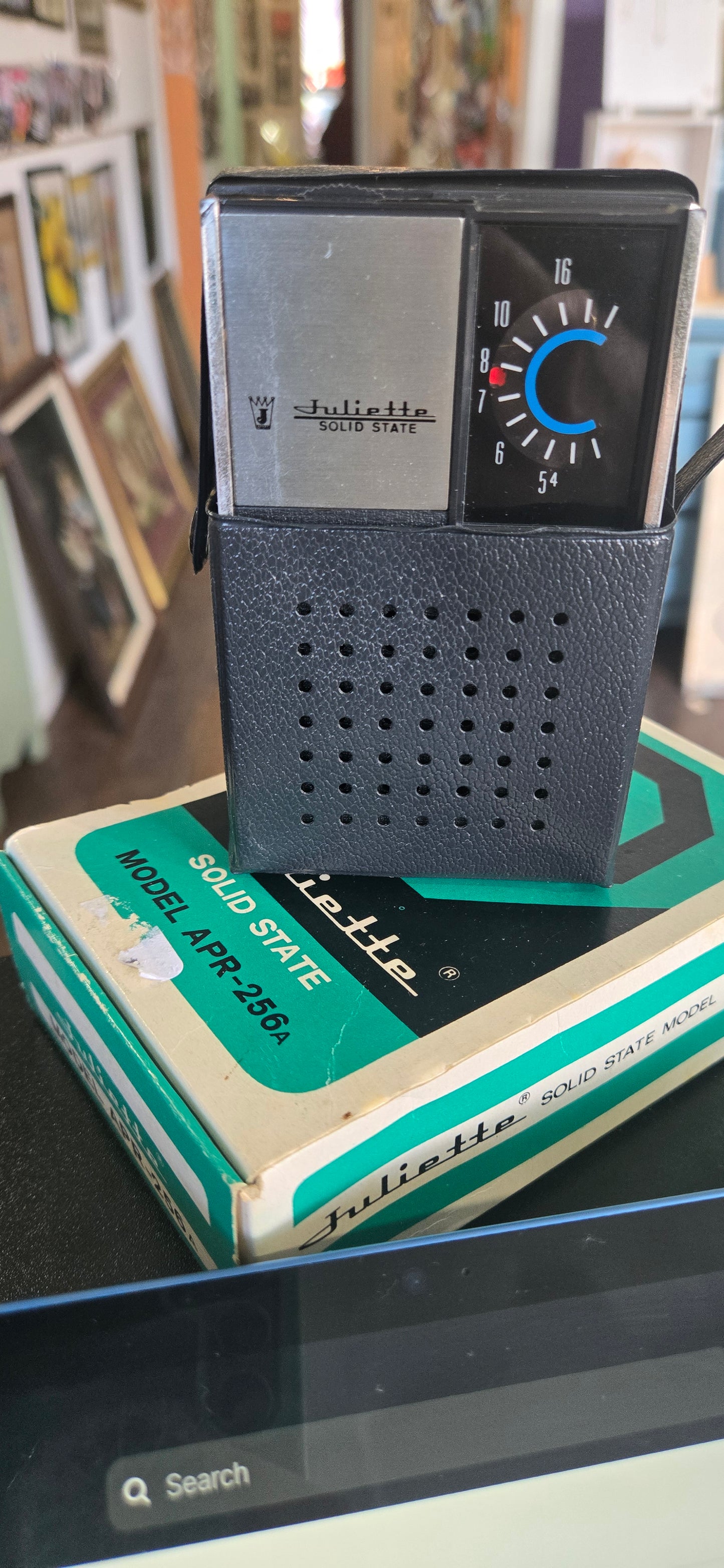 Juliette Solid State Pocket Radio