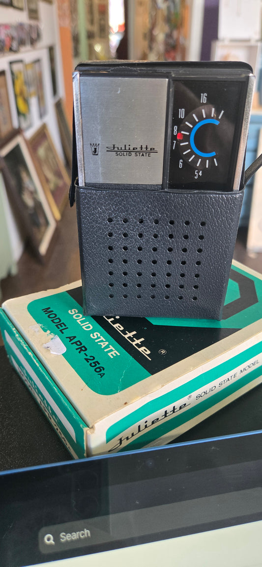 Juliette Solid State Pocket Radio