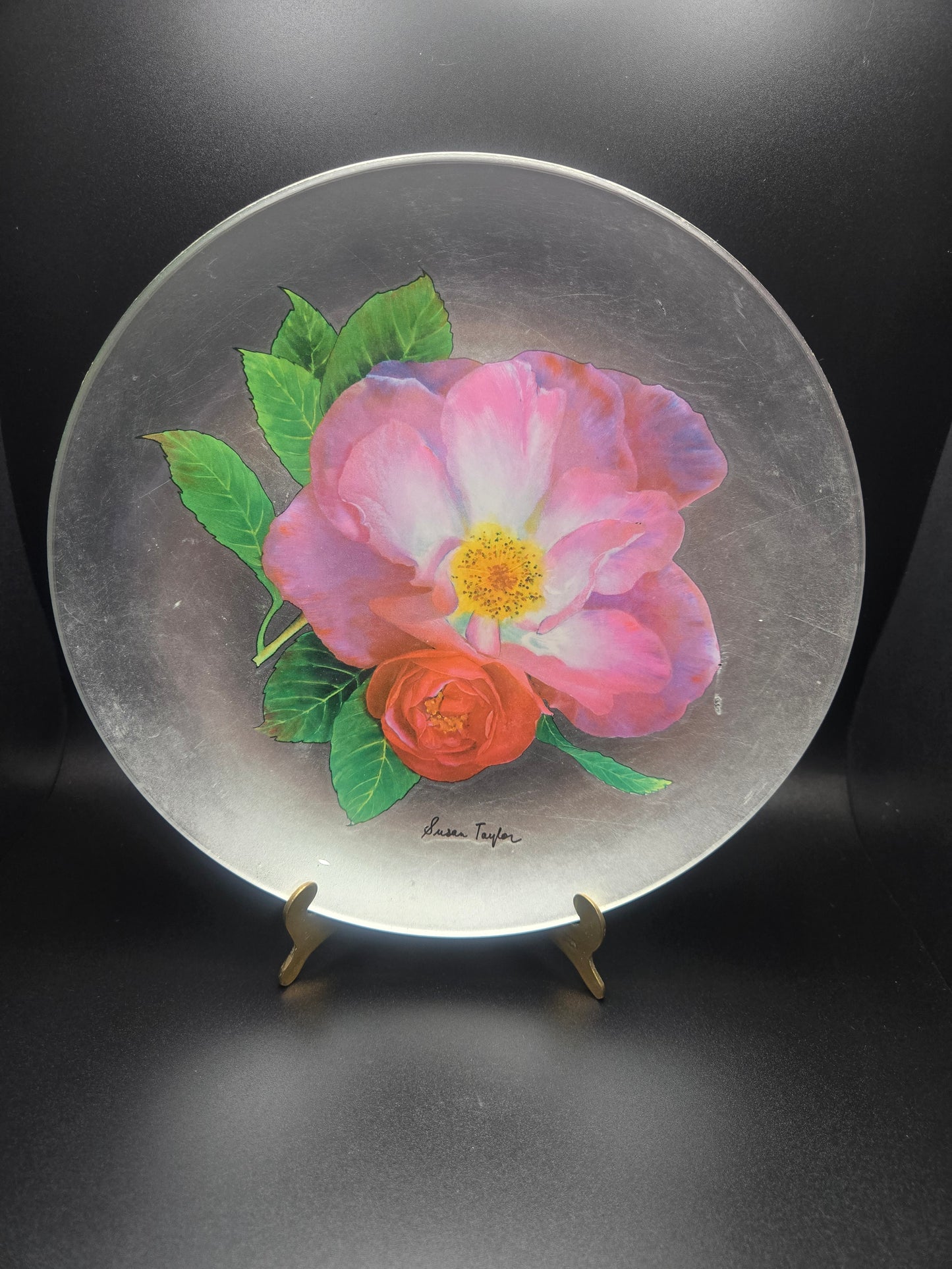 Dish with roses