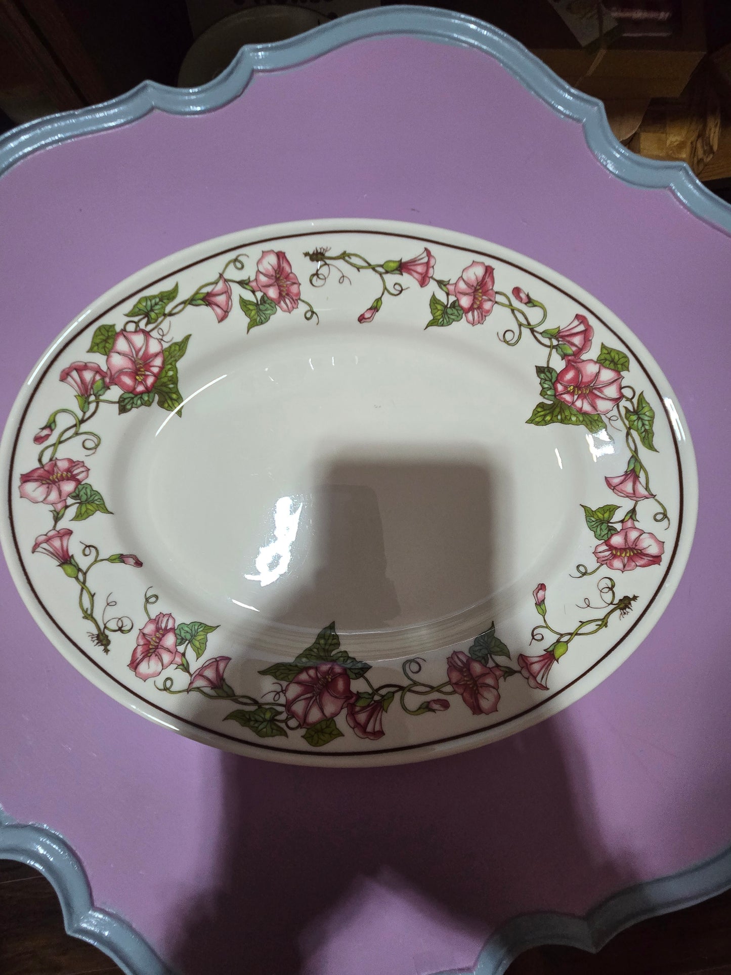 Serving dish with flowers