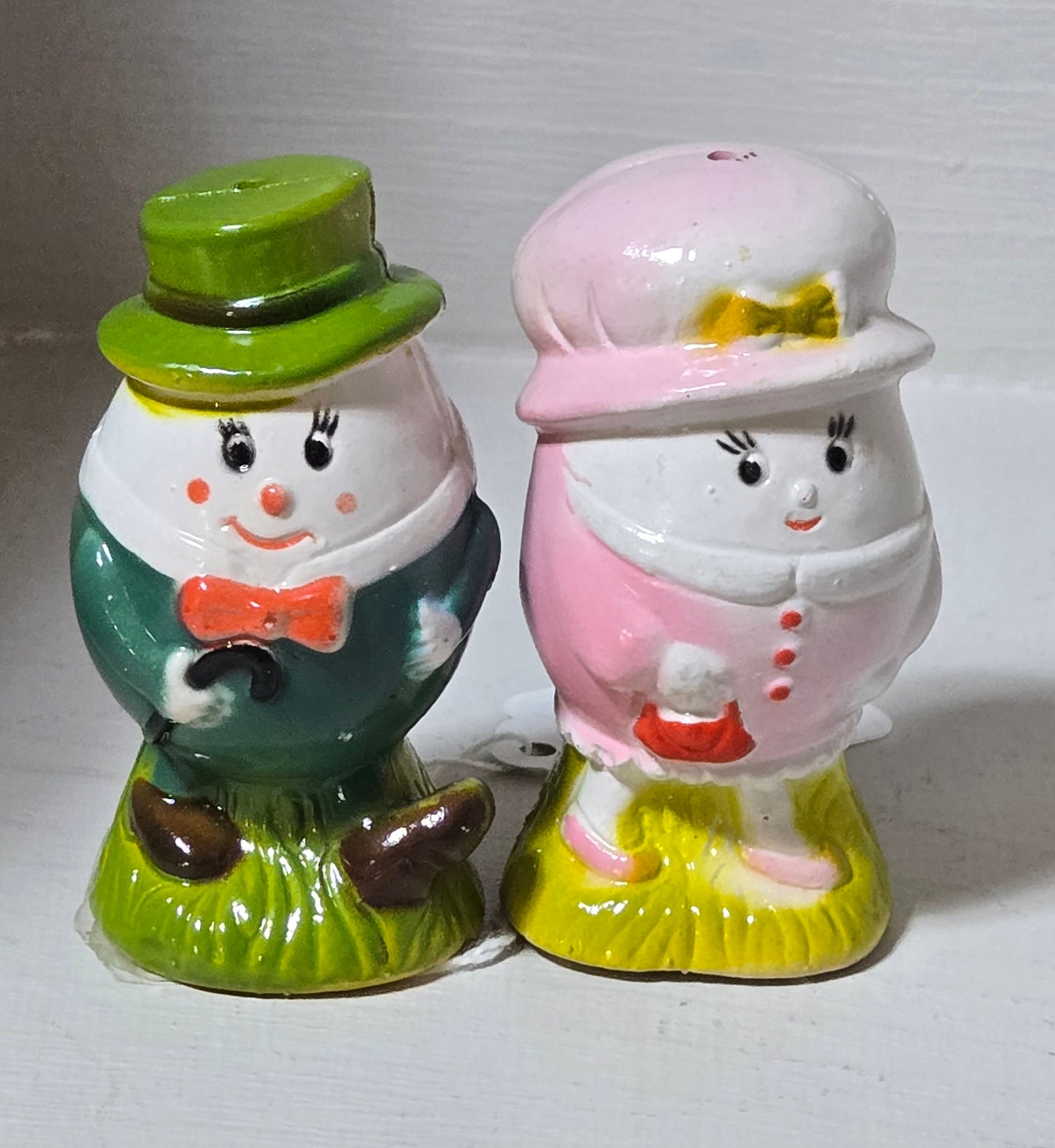 Egg Couple Salt and Pepper Shakers
