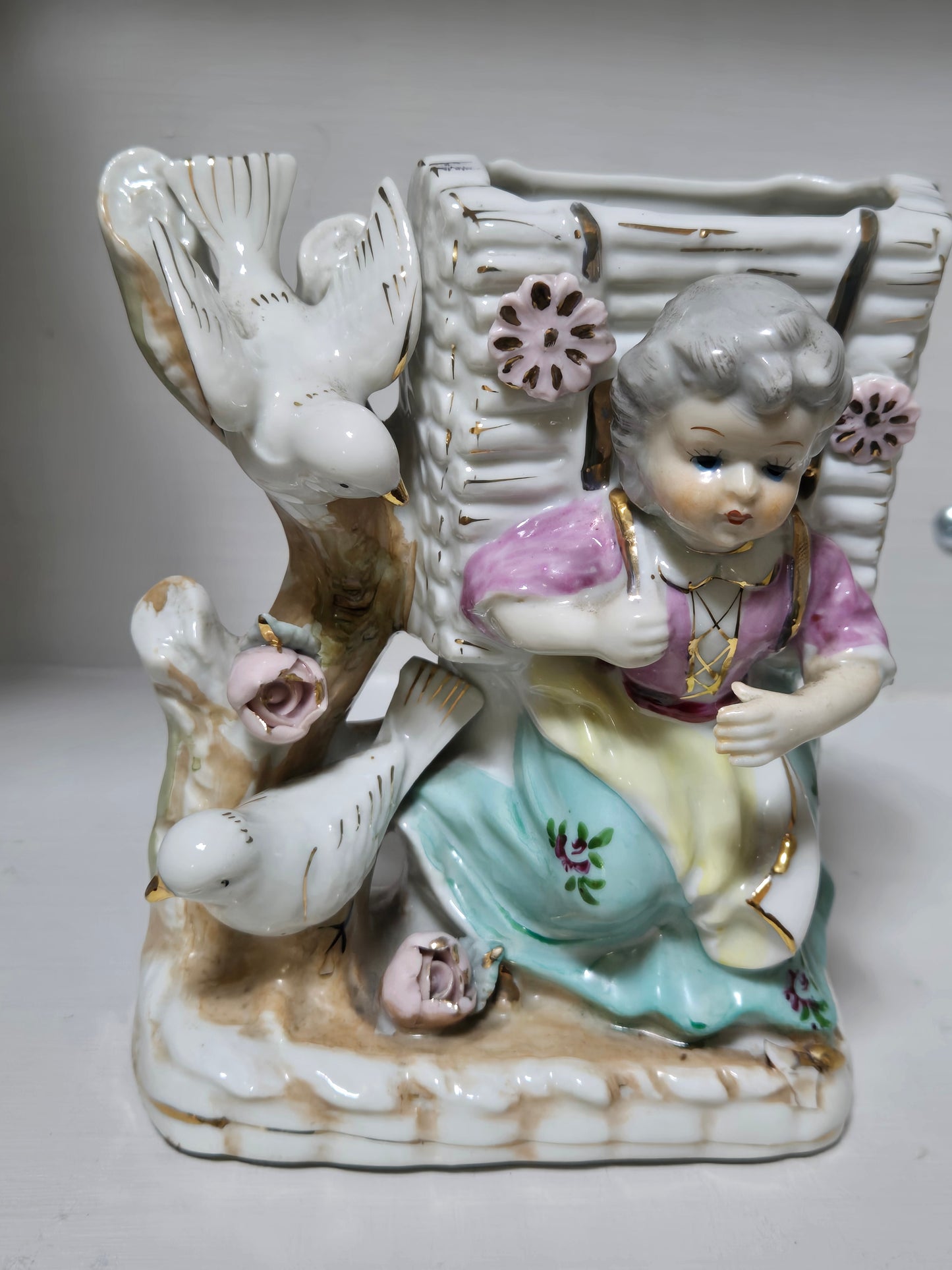 Vase girl with birds